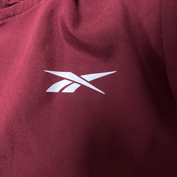 Mens classic maroon/black Reebok full zip training woven jacket. - Picture 5 of 6